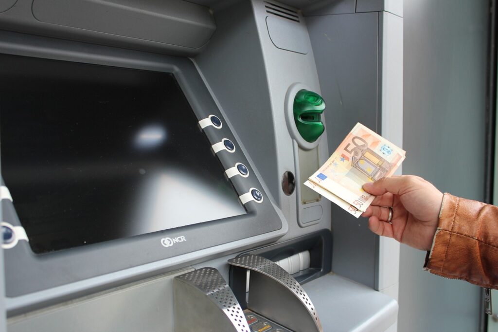 atm-money-euro-1524871